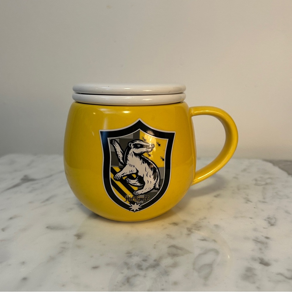 Harry Potter Hufflepuff Mug with Lid and Tea Steeper